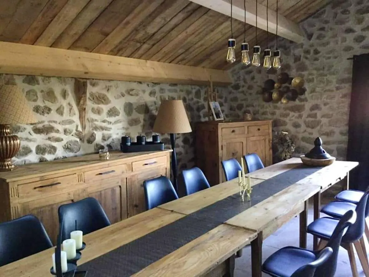 Holiday home Maison Charmante A Lanarce Avec Vue Sur La Montagne, Jacuzzi.