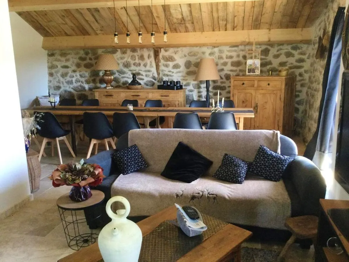 Maison Charmante A Lanarce Avec Vue Sur La Montagne, Jacuzzi. Holiday home