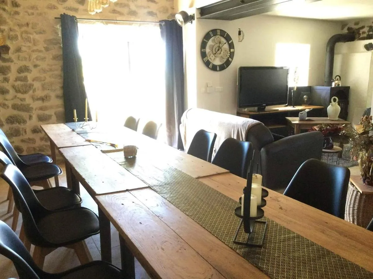 Holiday home Maison Charmante A Lanarce Avec Vue Sur La Montagne, Jacuzzi.