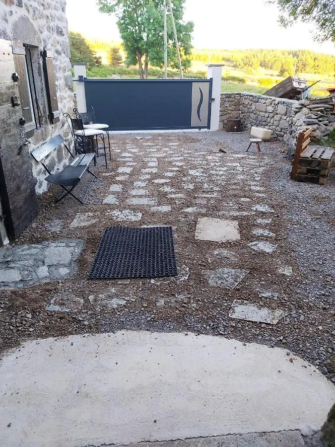 Prázdninový dům Maison Charmante A Lanarce Avec Vue Sur La Montagne, Jacuzzi.